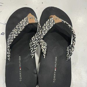 Tommy Hilfiger Women's Black Filip Flop Thong Sandal Size 6